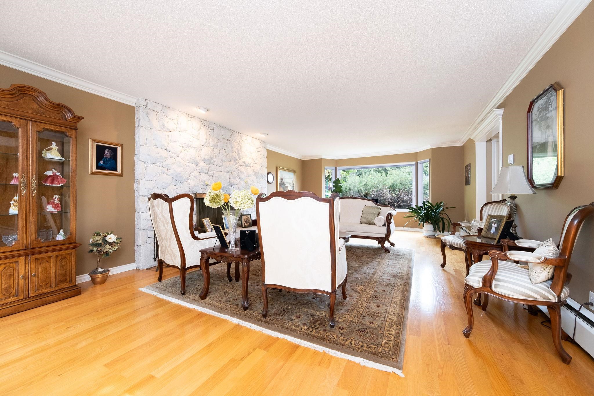 6350 Buckingham Drive