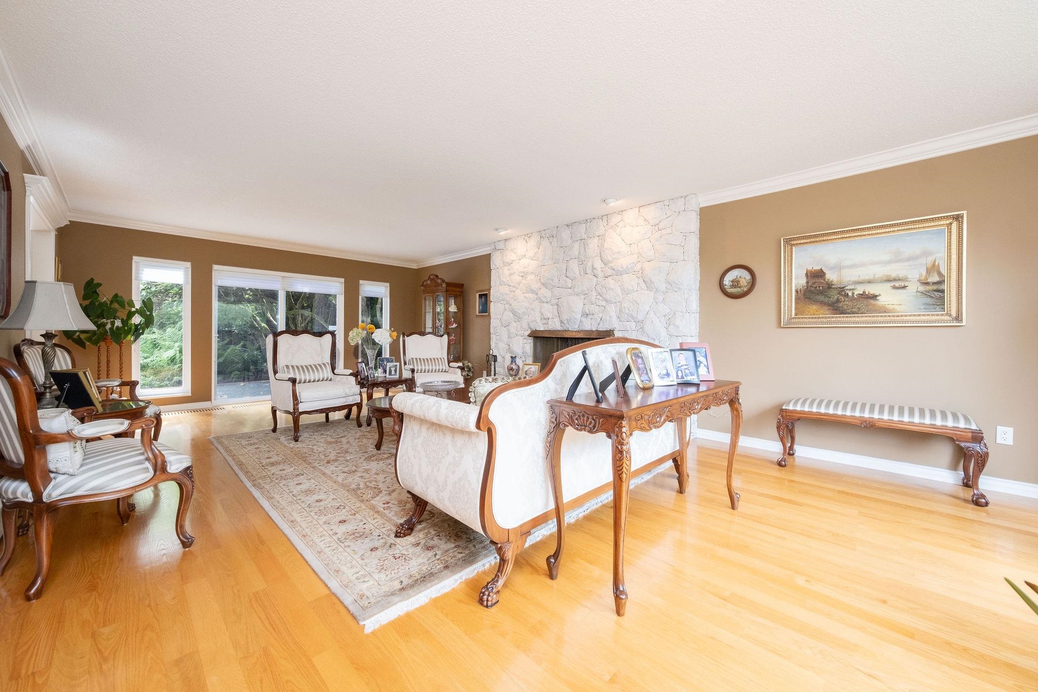 6350 Buckingham Drive