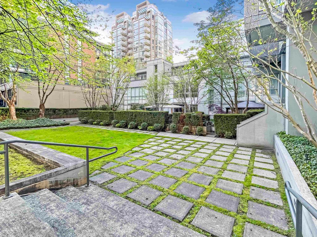 listing image 1102225091074008737