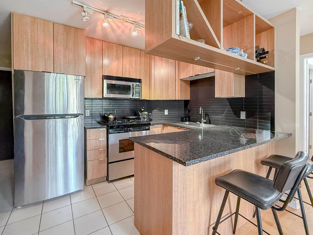 listing image 1106196198606050626