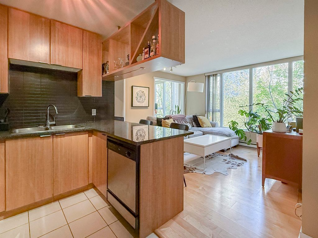 listing image 1102248603129596130