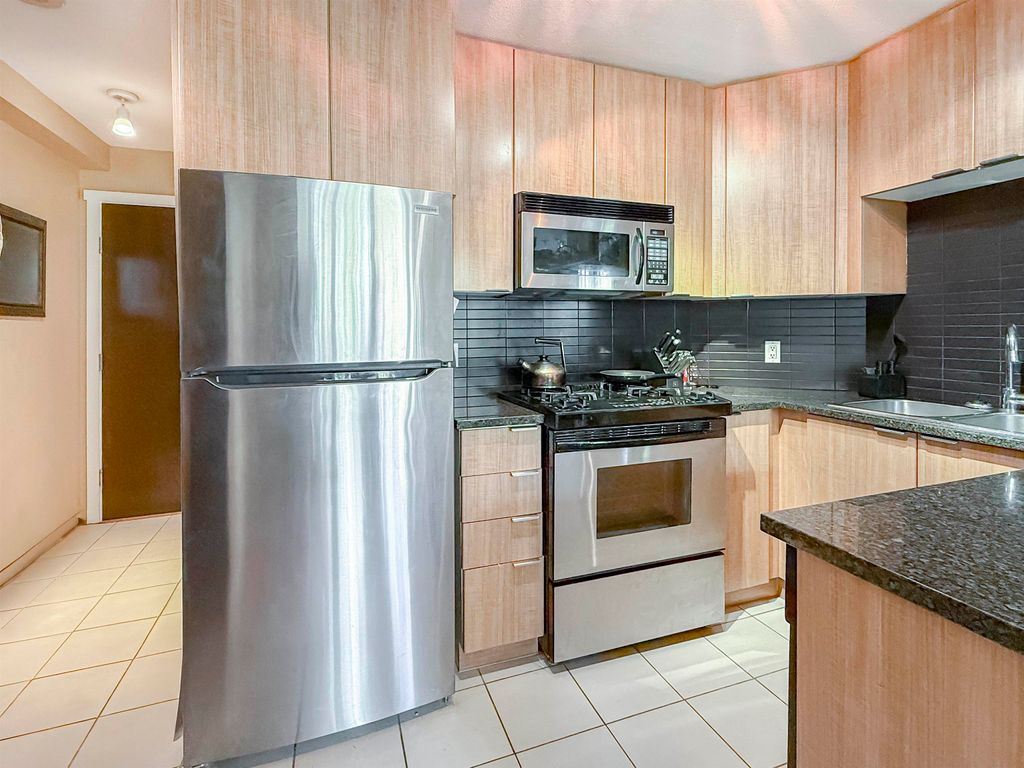 listing image 1101365565544084102
