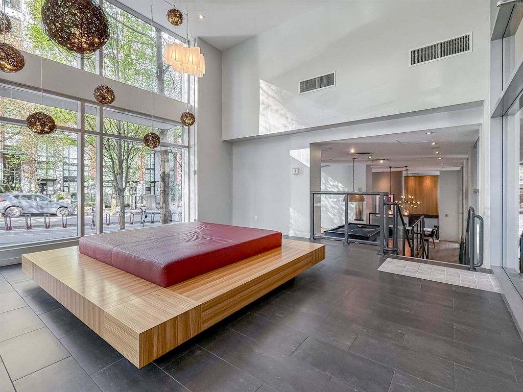 listing image 1106781851500209787