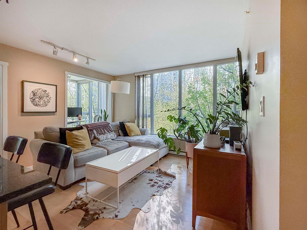 listing image 1109997429667796255