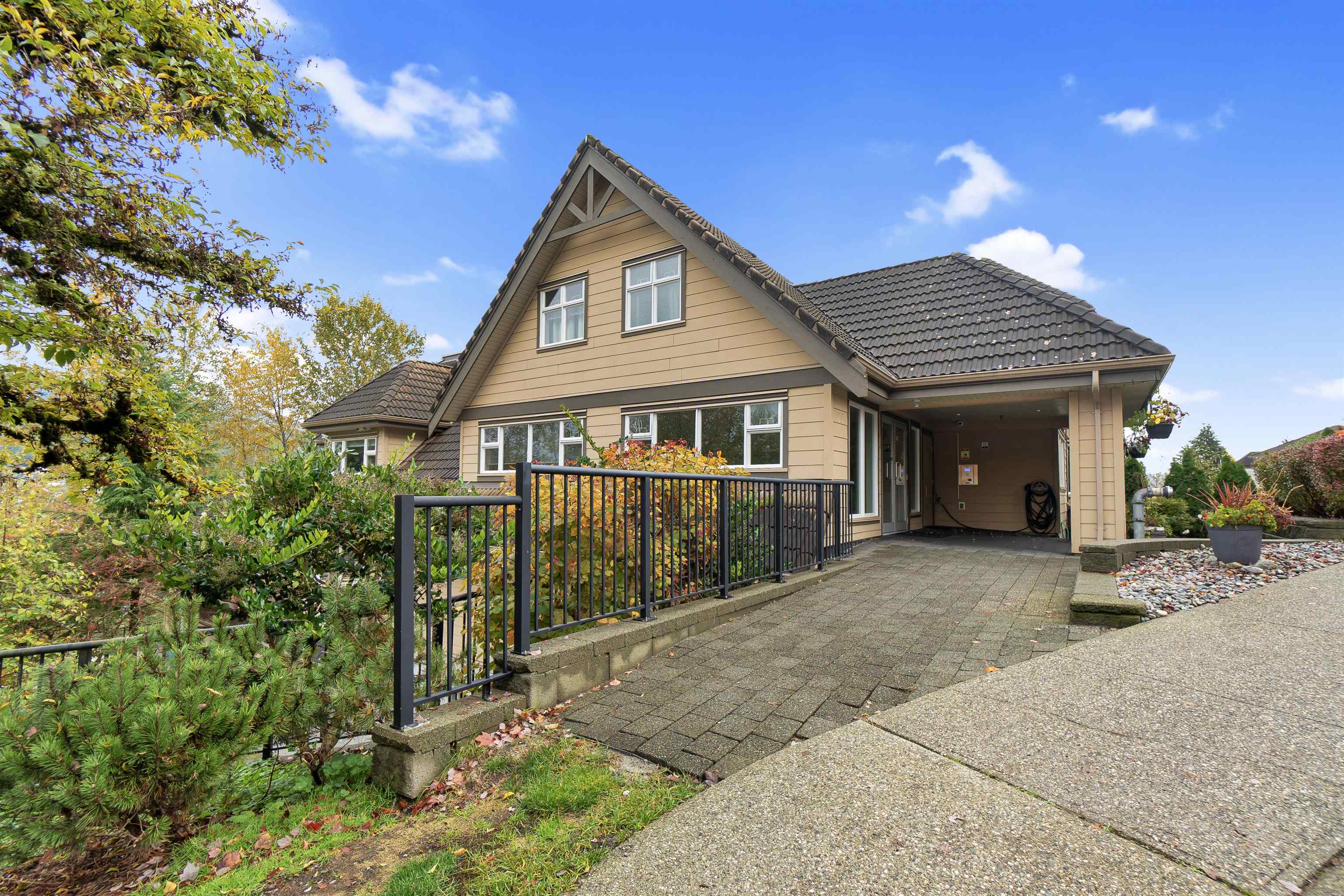 160 Shoreline Circle 111