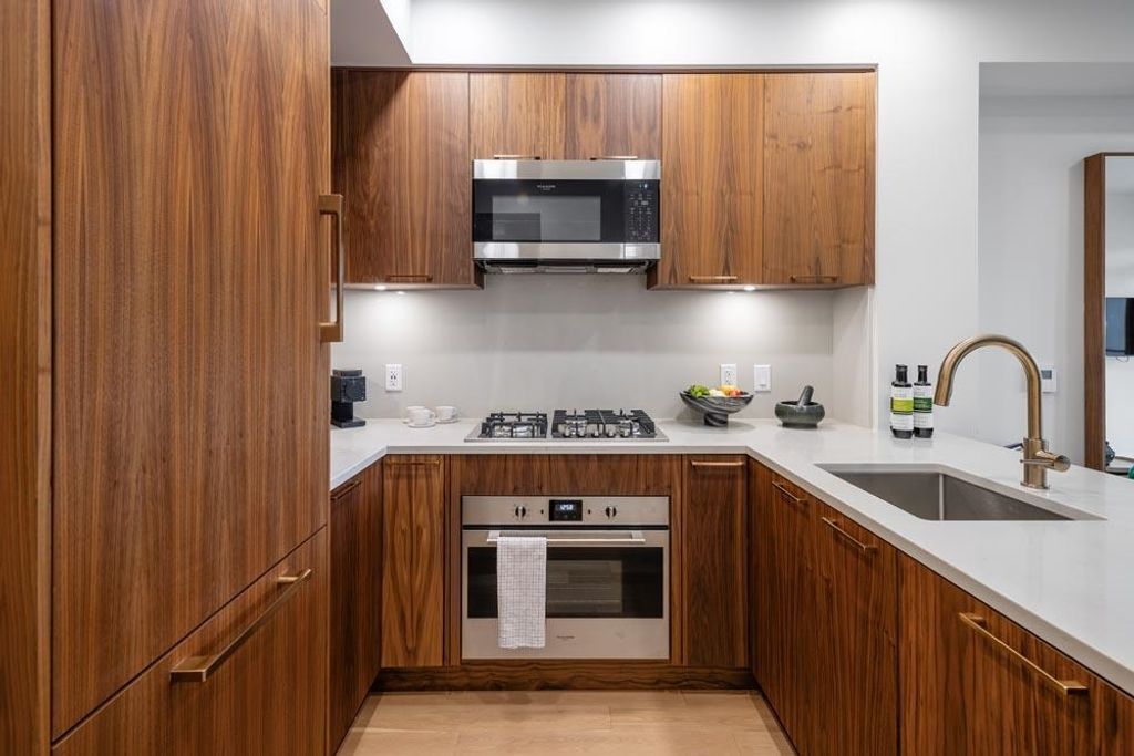 listing image 1104648467892623430