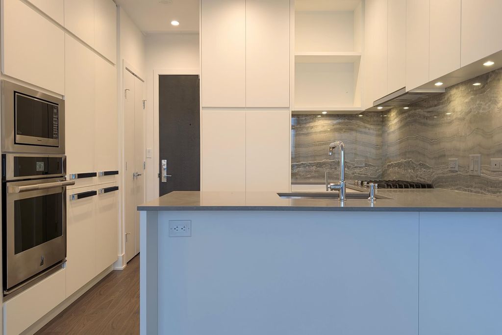listing image 1106812256130059546