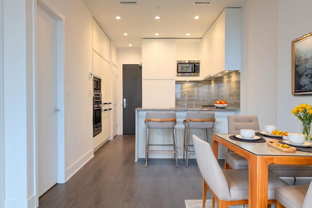 listing image 1108632125193506273