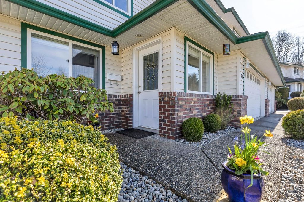 Photo of 34250 Hazelwood Avenue #21, Abbotsford, BC V2S 7L4 (MLS # R3093891)