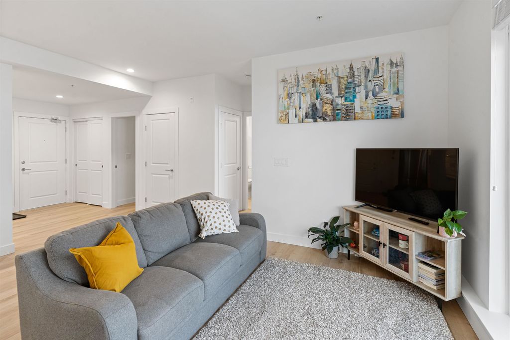 listing image 1100632702124036666