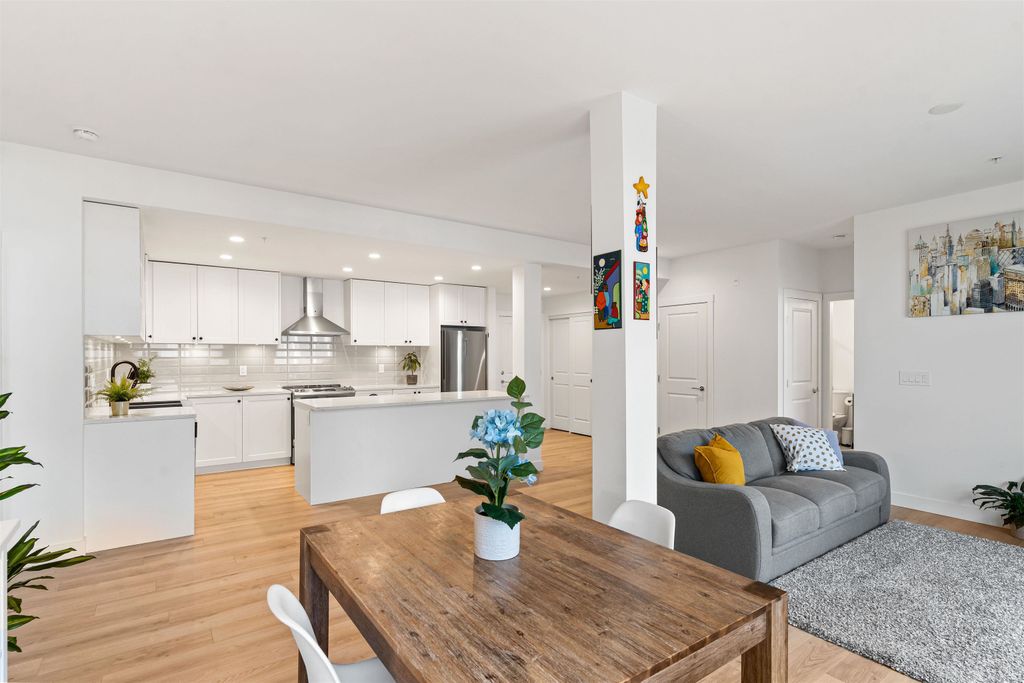 listing image 1101439425680257970