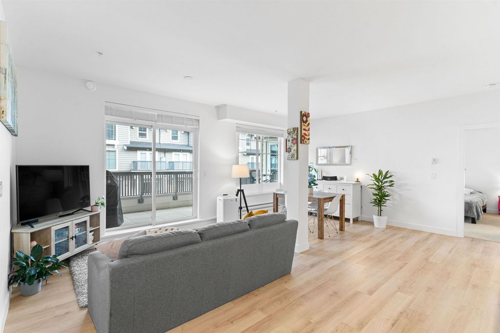 listing image 1105295885130860222