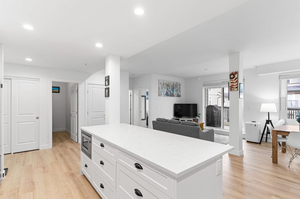 listing image 1104710132404828394