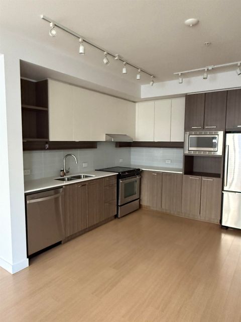 618 Como Lake Avenue 308 Coquitlam BC V3J 0G1