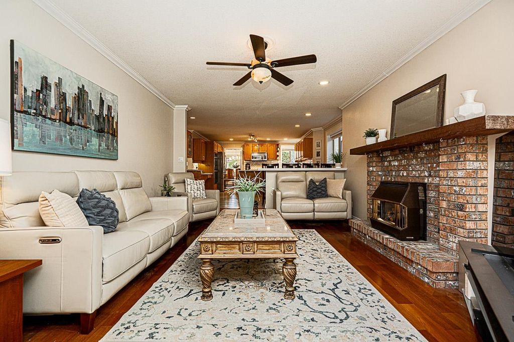 listing image 1100742420065380436