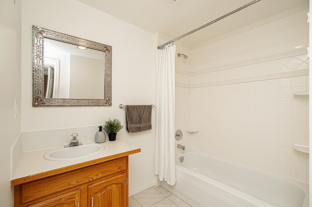 listing image 1100447133396279354