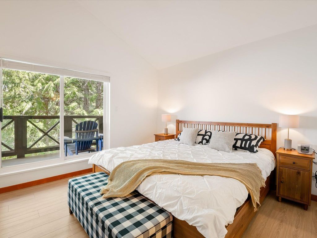 listing image 1104438484664081038