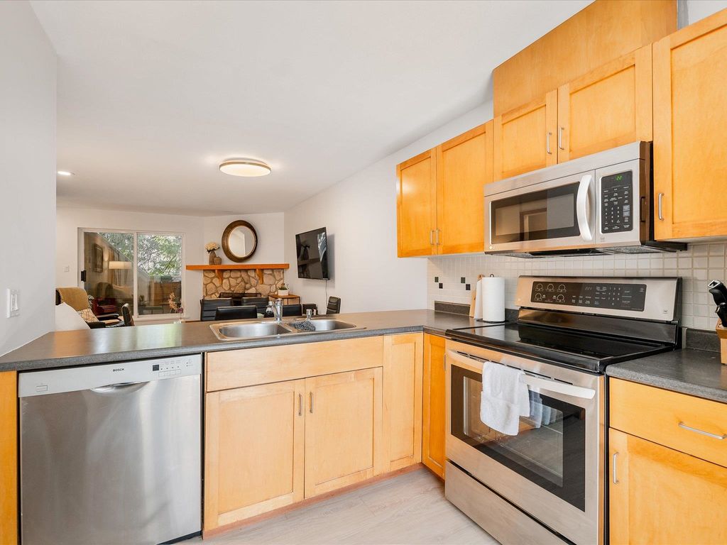 listing image 1109426981131930290