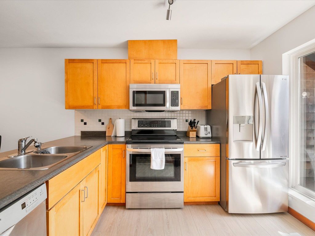 listing image 1102082989538114598