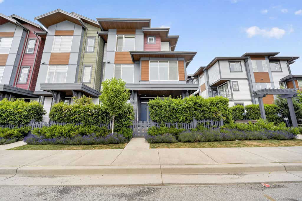 Photo of 20763 76 Avenue #6, Langley, BC V2Y 3N8 (MLS # R3134951)
