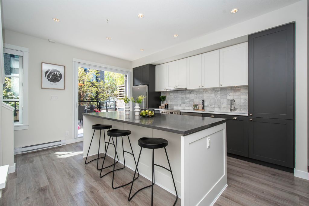 listing image 1102296097677599109