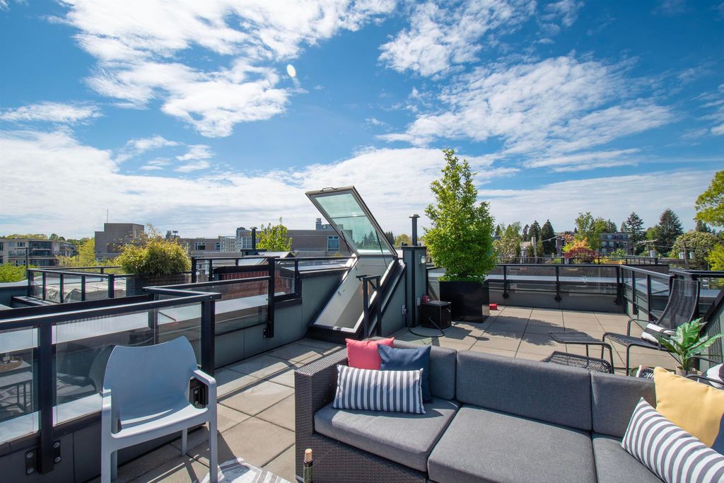 listing image 1109339411689382112