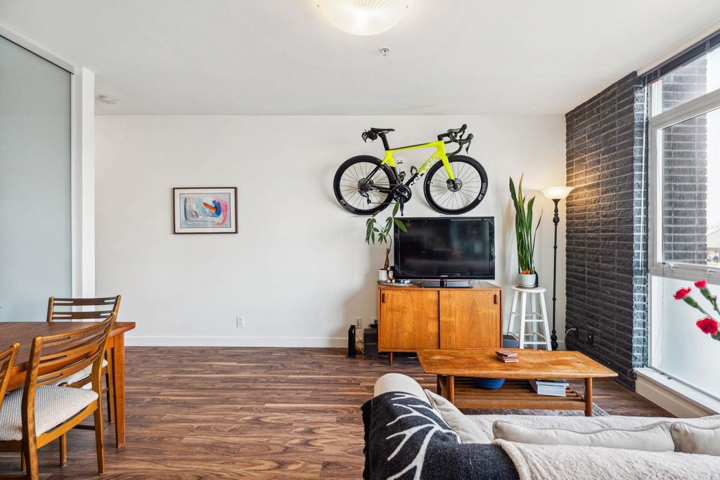 listing image 1103292471779492765