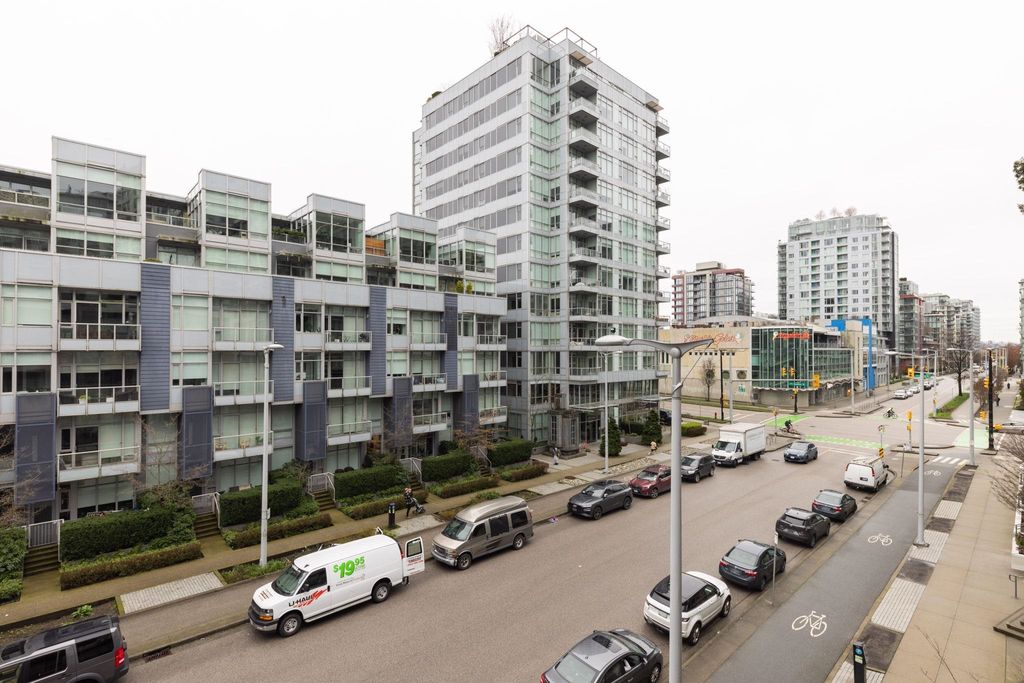 listing image 1106972333856744906