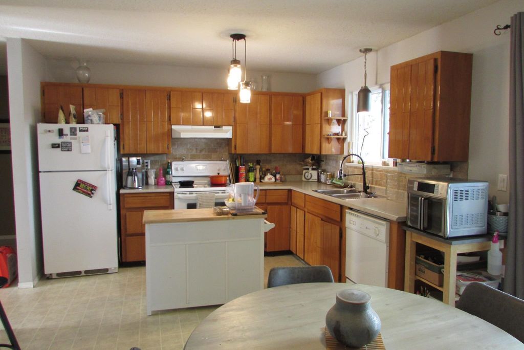 Photo of 45593 Mcintosh Drive, Chilliwack, BC V2P 6V4 (MLS # R3102609)