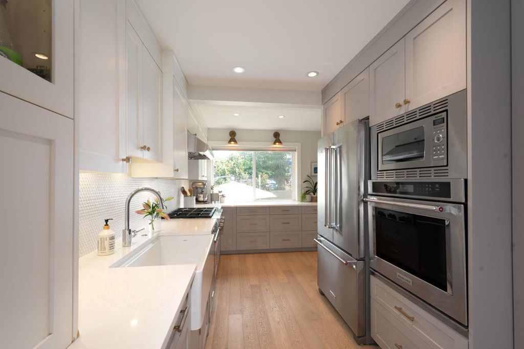 listing image 1102729726694410155