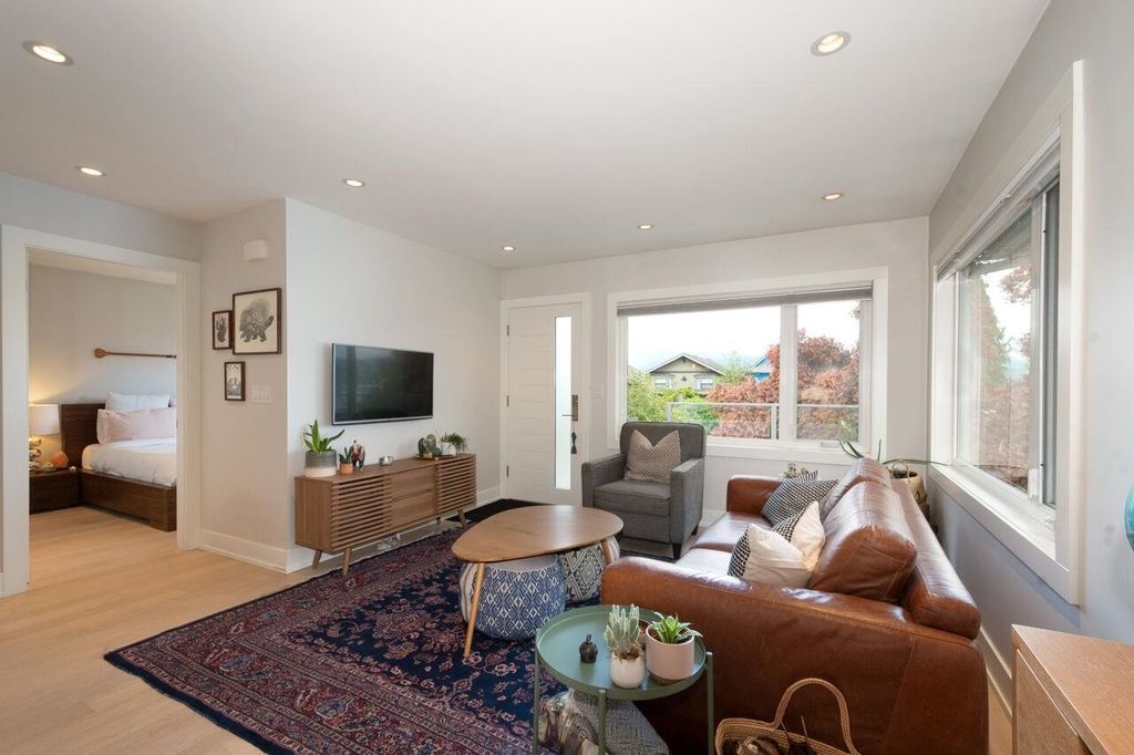 listing image 1105312843310220866