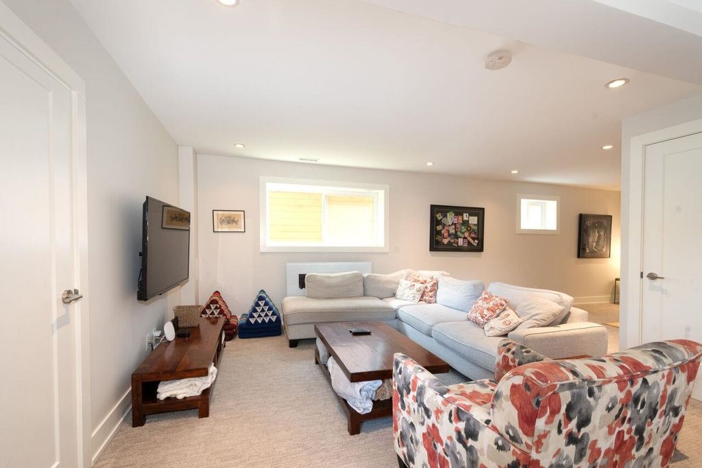 listing image 1102623878509426104