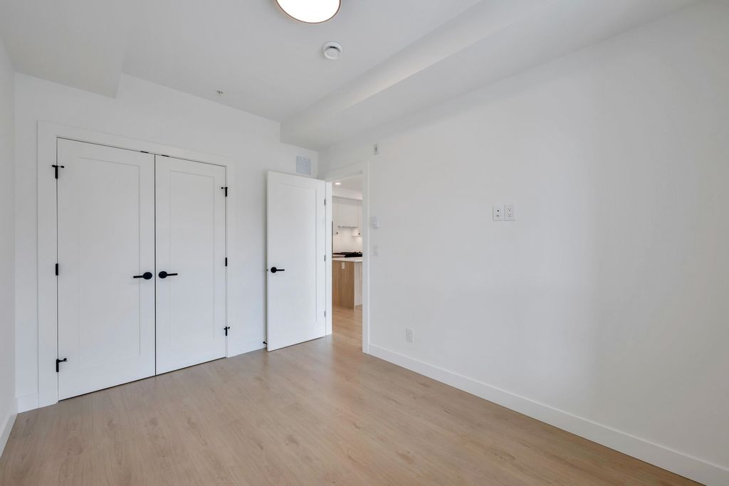 listing image 1109213464905356227