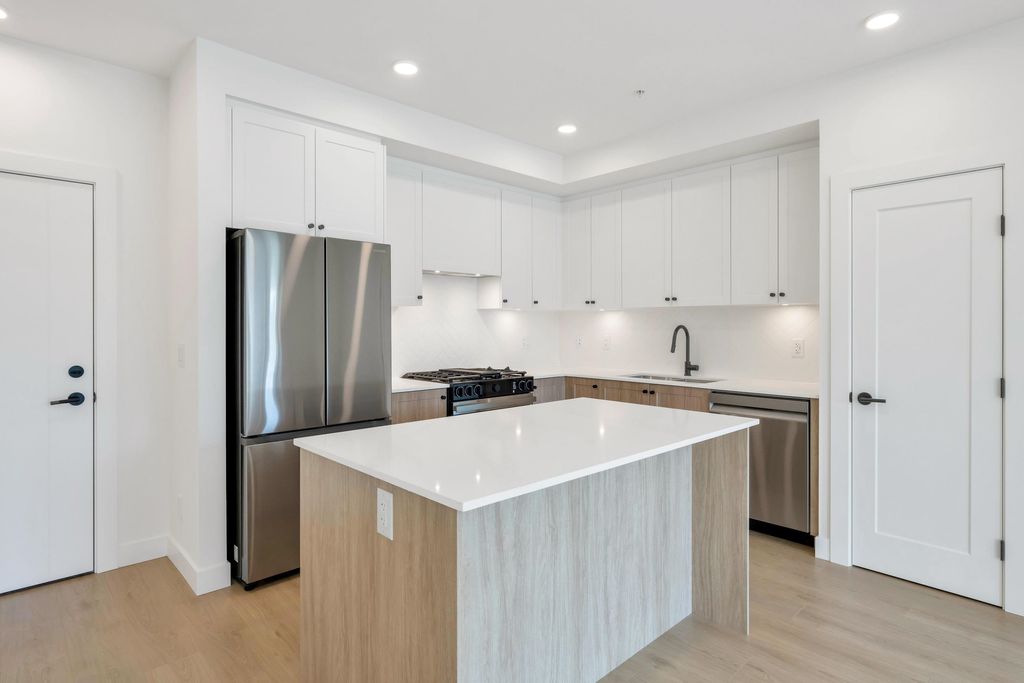 listing image 1100246657823230660