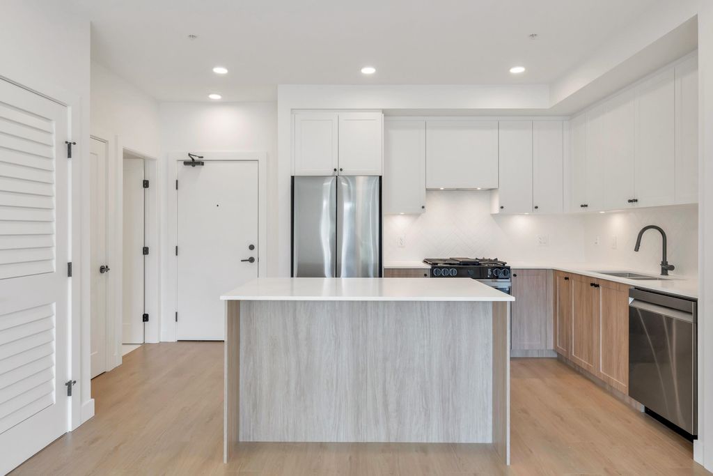 listing image 1100968990865591401