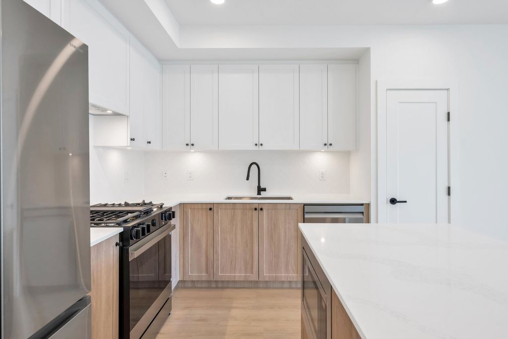 listing image 1106003762539036678