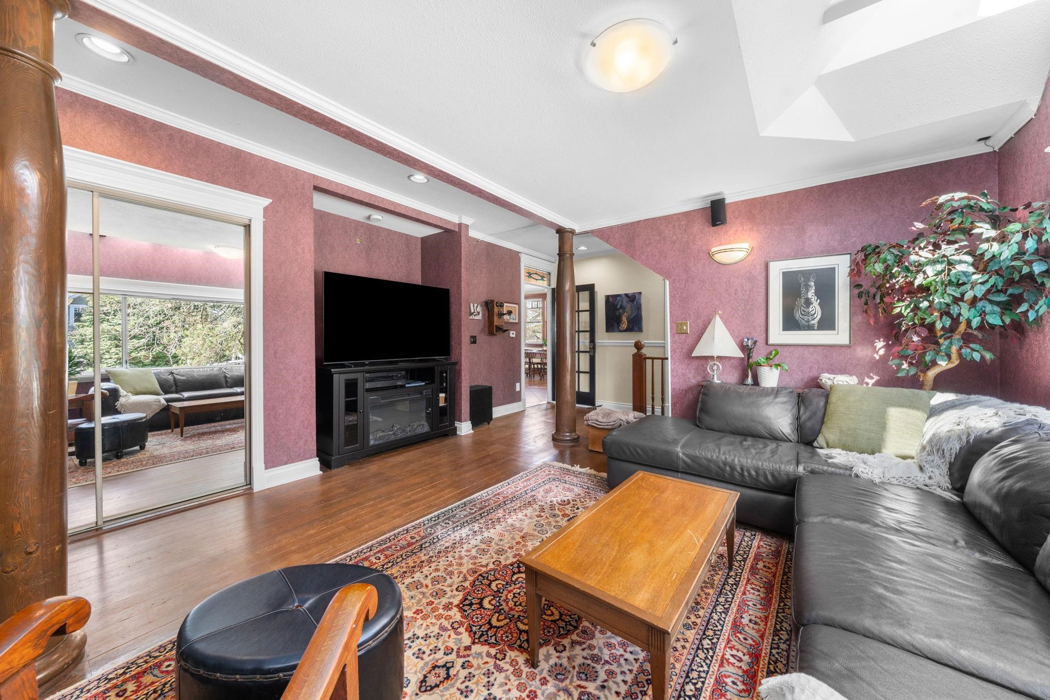 628 E 5th Street