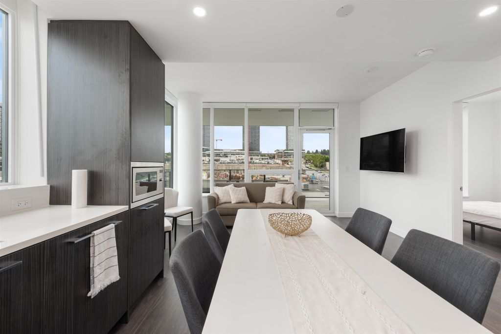 listing image 1101812743093700571