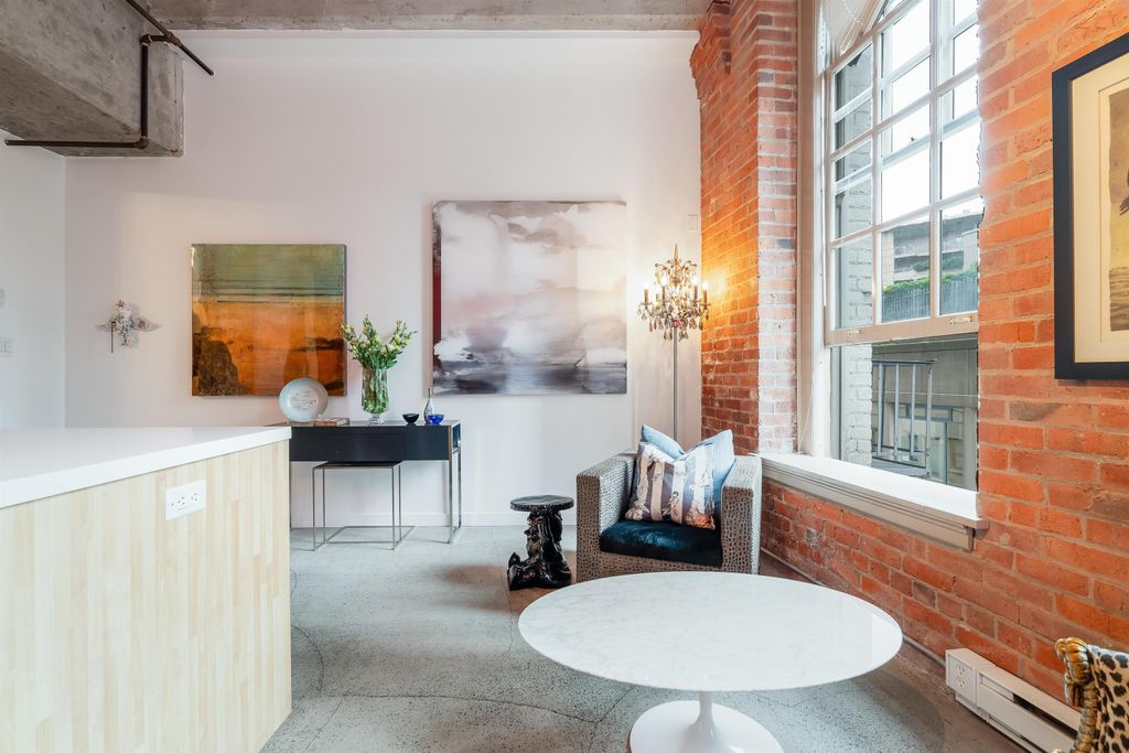 listing image 1102779313349441058