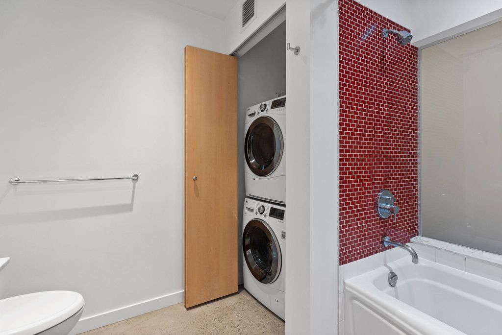 listing image 1108209777084143176