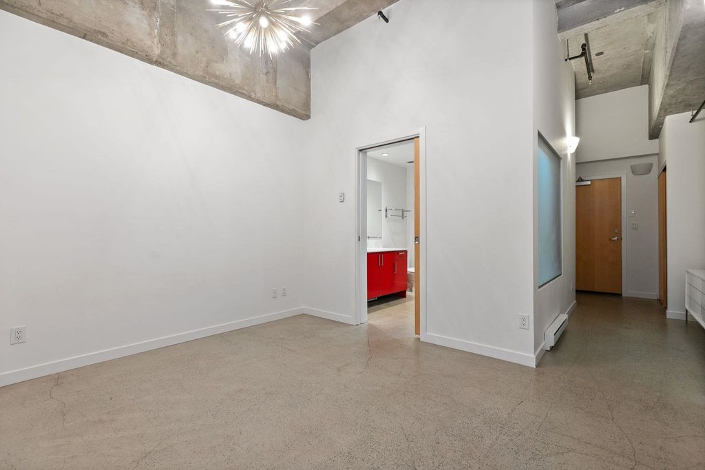 listing image 1109791076118404068