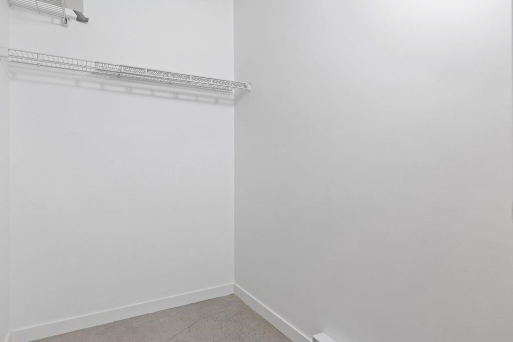 listing image 1101571286926720307