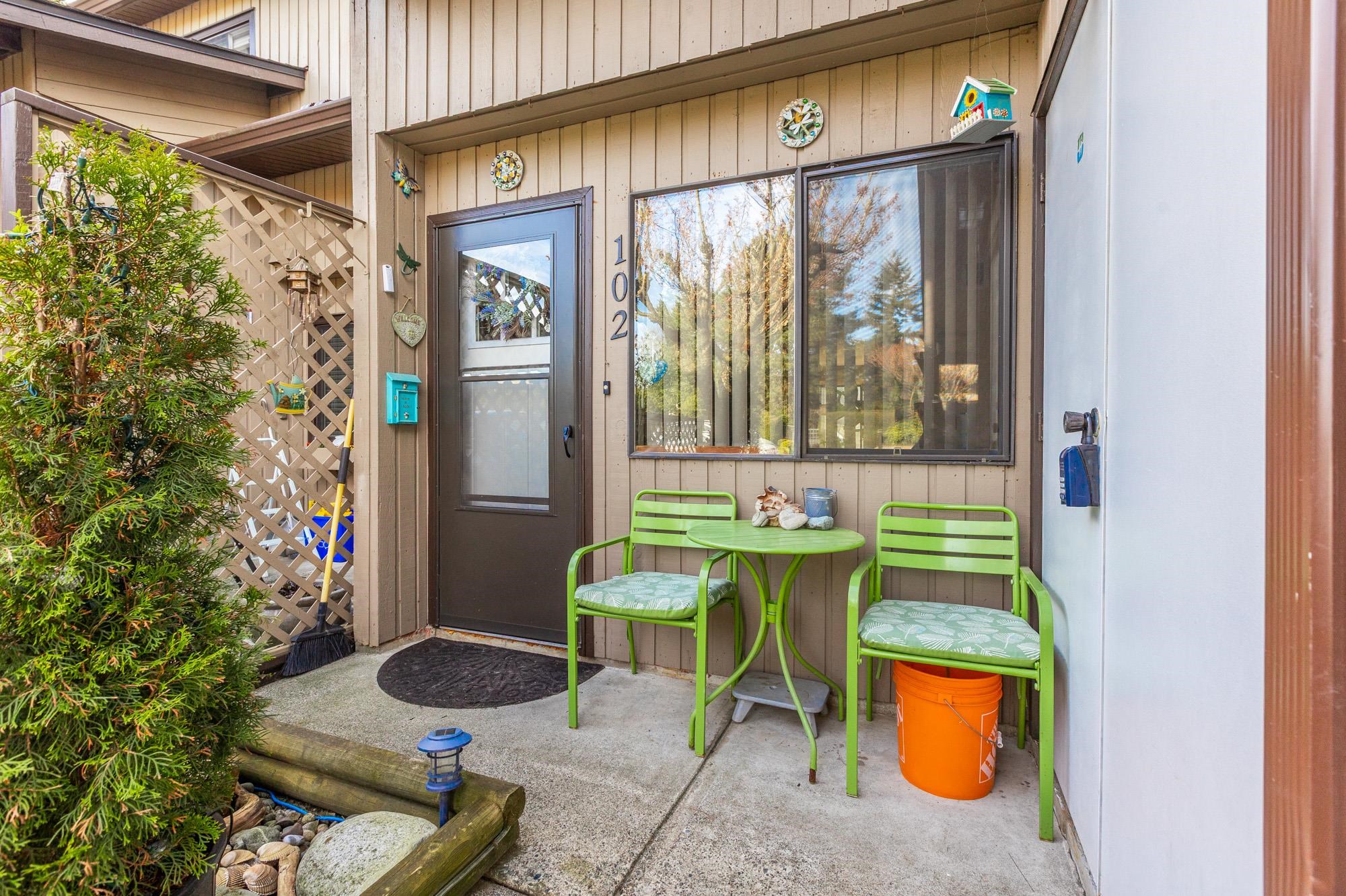 27044 32 Avenue 102
