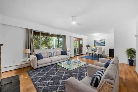 555 W 28th Street 704 North Vancouver BC V7N 2J7