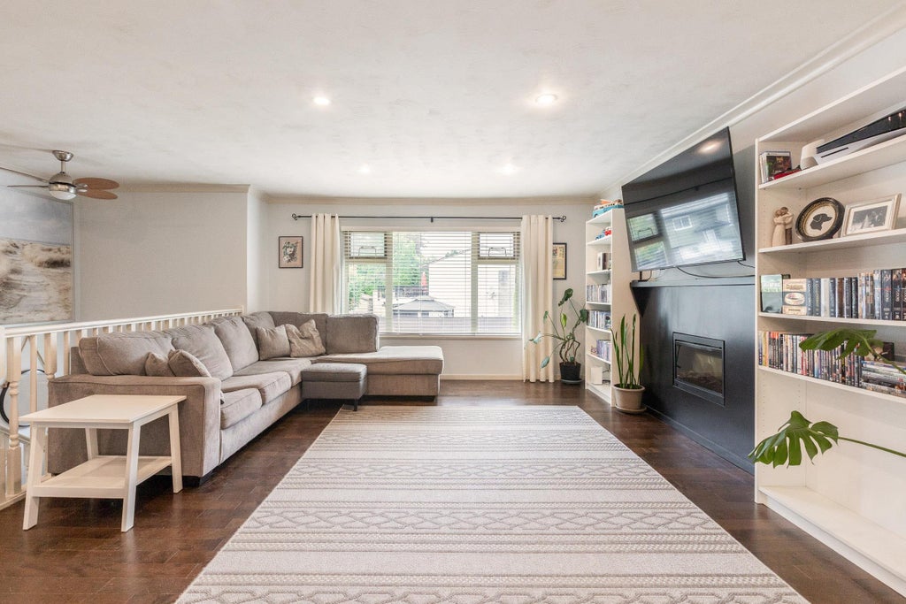 Photo of 26481 30a Avenue, Langley, BC V4W 3E1 (MLS # R3145365)