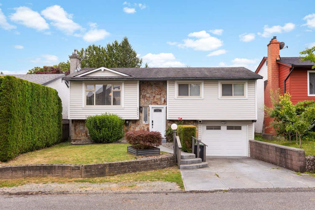 Photo of 26481 30a Avenue, Langley, BC V4W 3E1 (MLS # R3145365)