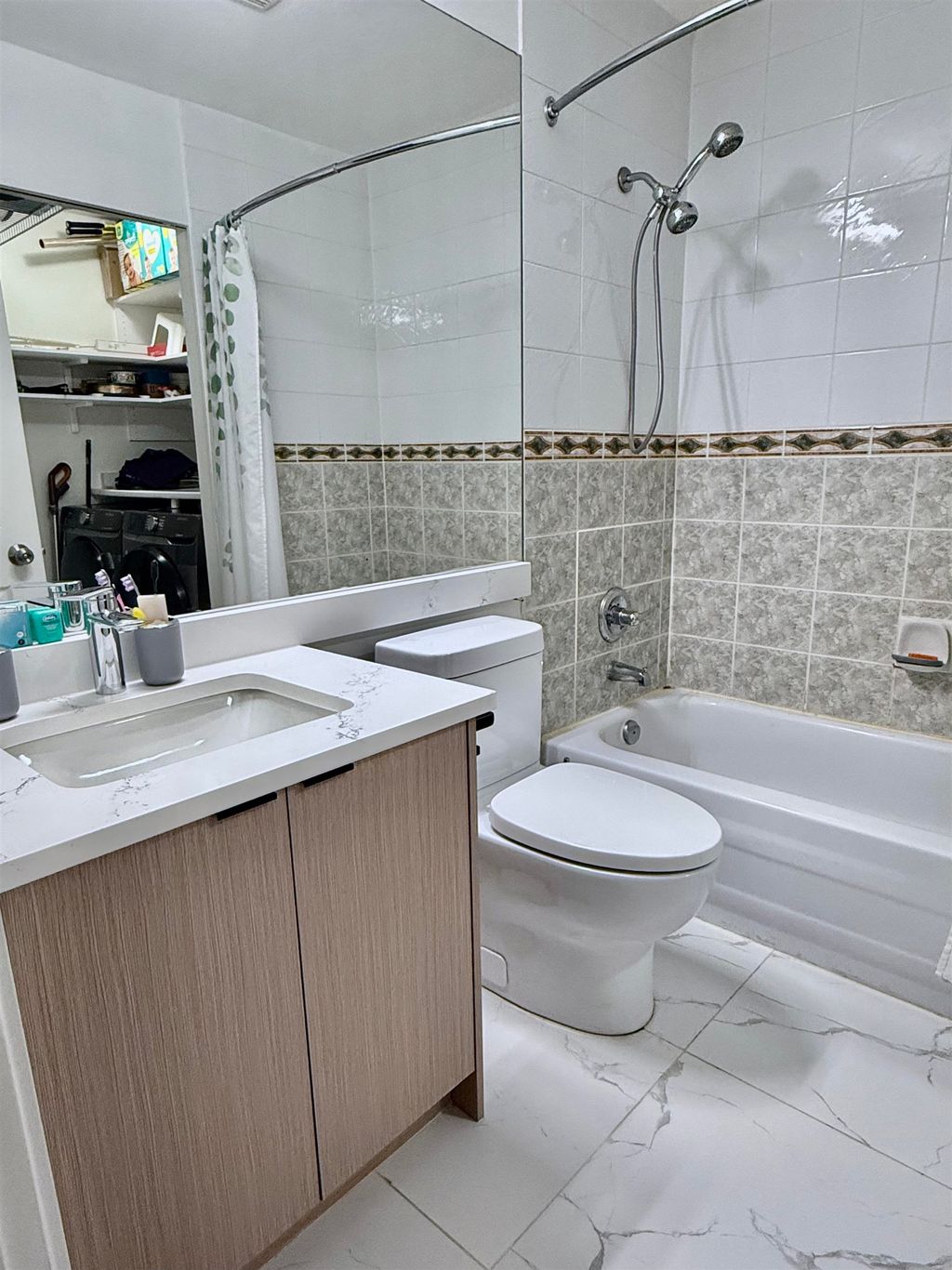 listing image 1100922073732380861
