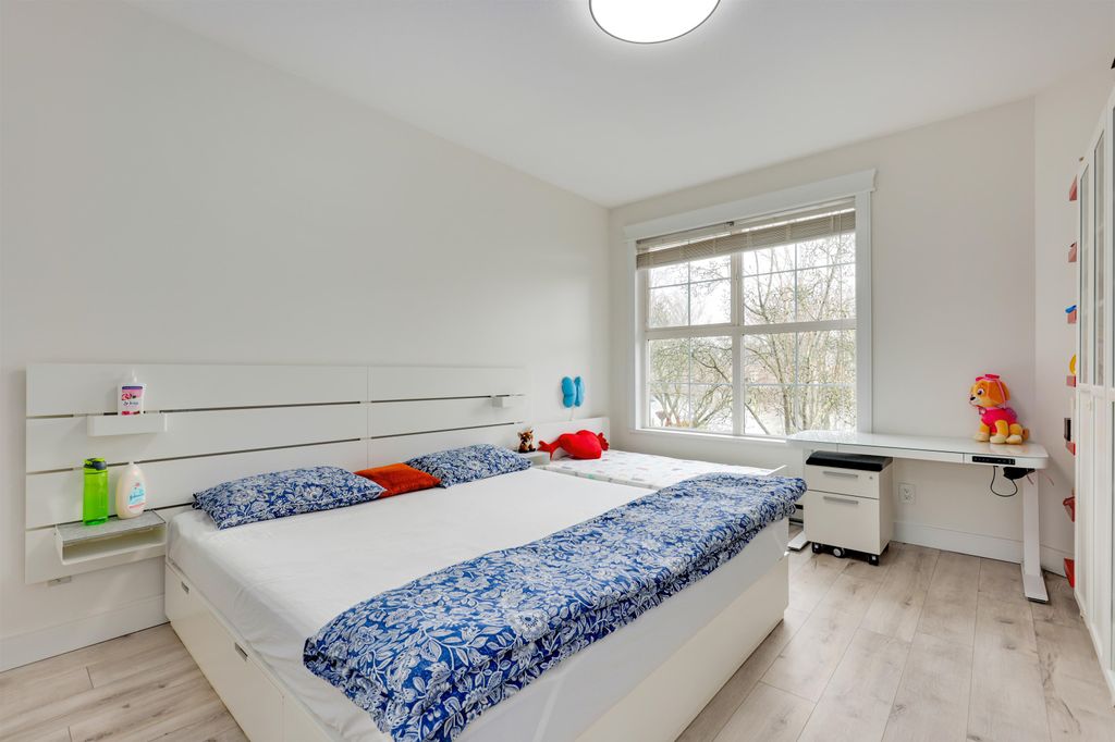 listing image 1103386514243795954