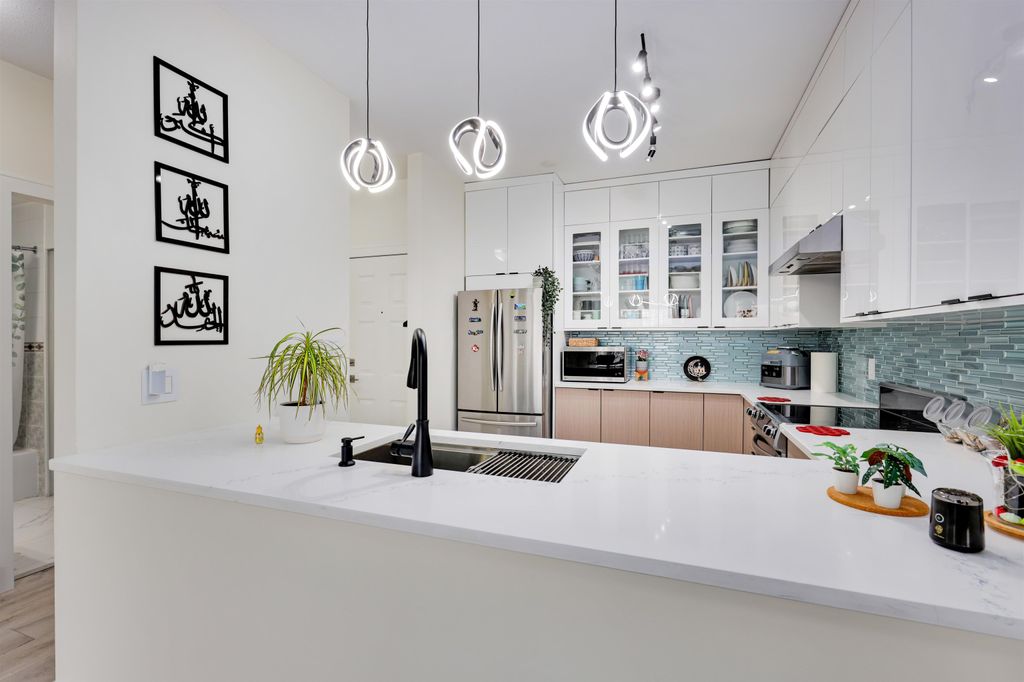 listing image 1104498829026531681