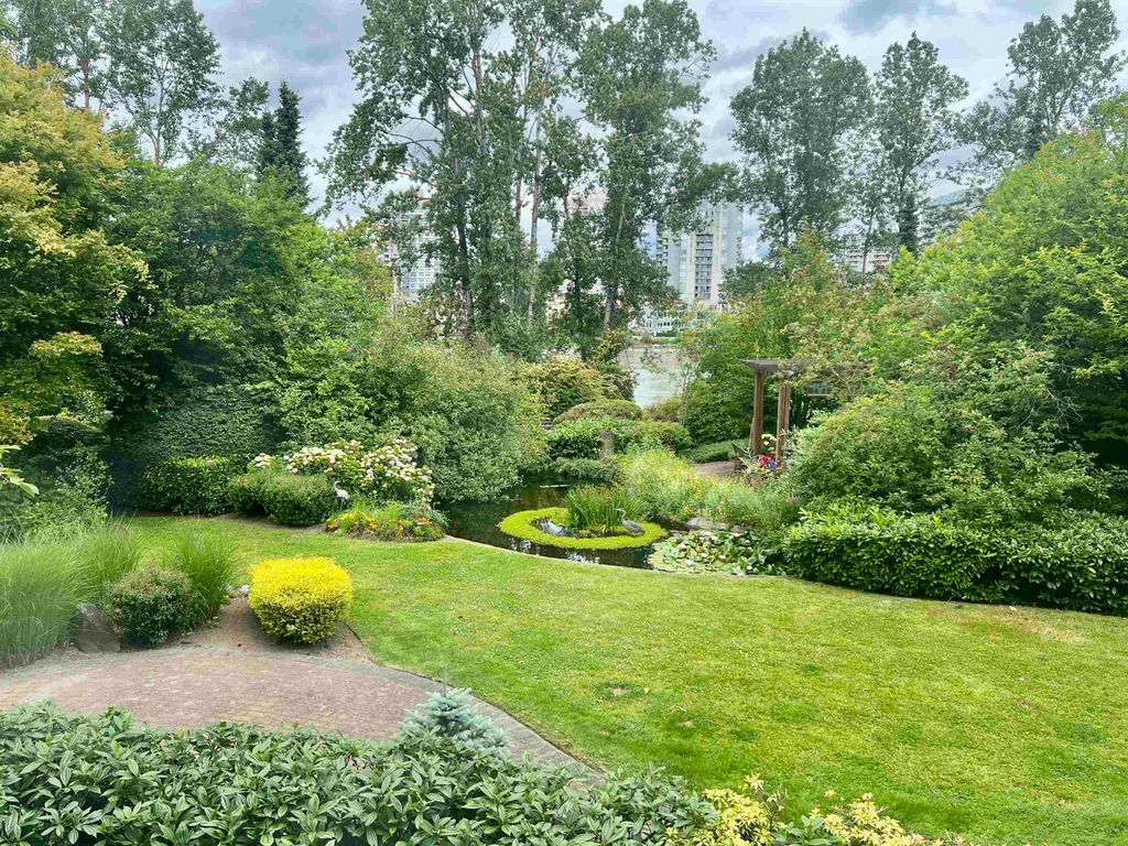 listing image 1102129643233715512